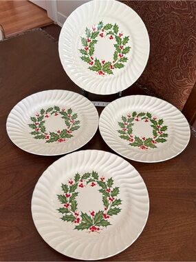 Set of 4 VTG SCIO Japan Holly Christmas Swirl Scalloped 10 1/8” Dinner Plates #1